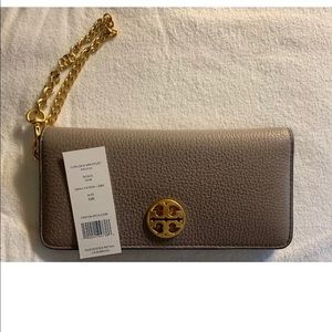 TORY BURCH CHELSEA WRISTLET CLUTCH LEATHER
